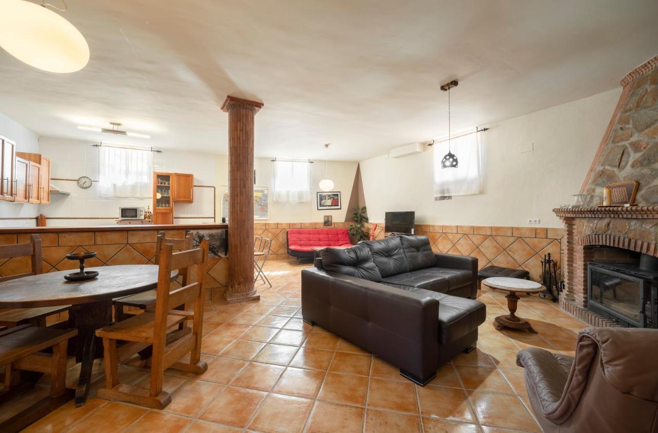 La Gaviota Con Chimenea, Barbacoa Y Piscina Junto A Ruta Del Gollizno En Olivares Olivares (Granada)
