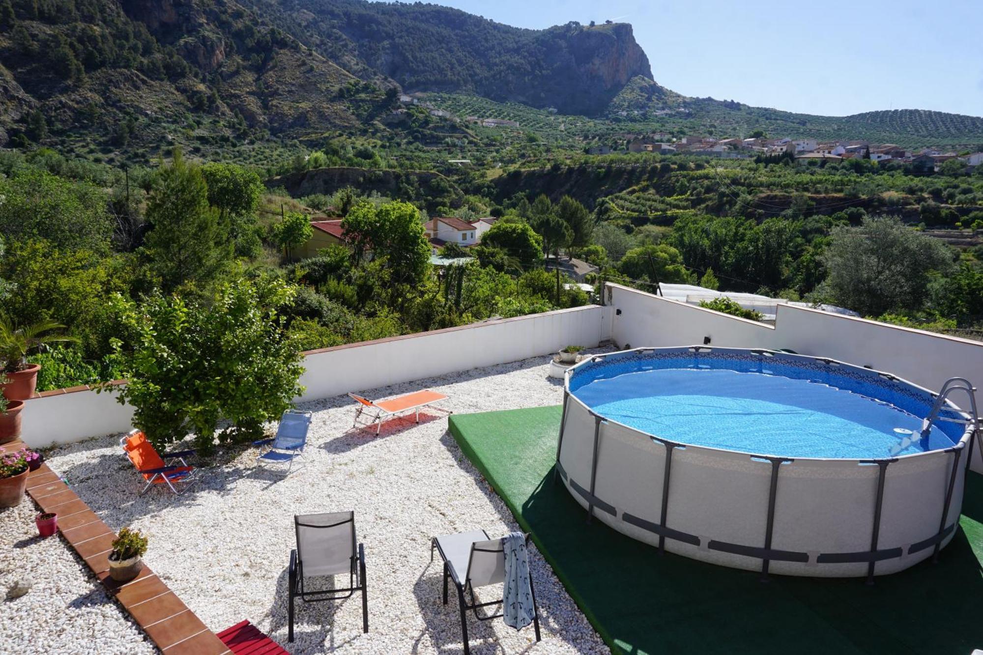 La Gaviota Con Chimenea, Barbacoa Y Piscina Junto A Ruta Del Gollizno En Olivares * Olivares (Granada)